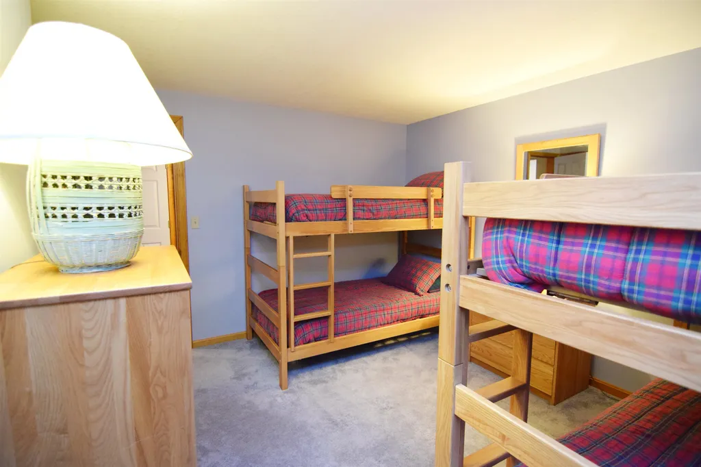 17 Pinehills Lane Lincoln NH 03251