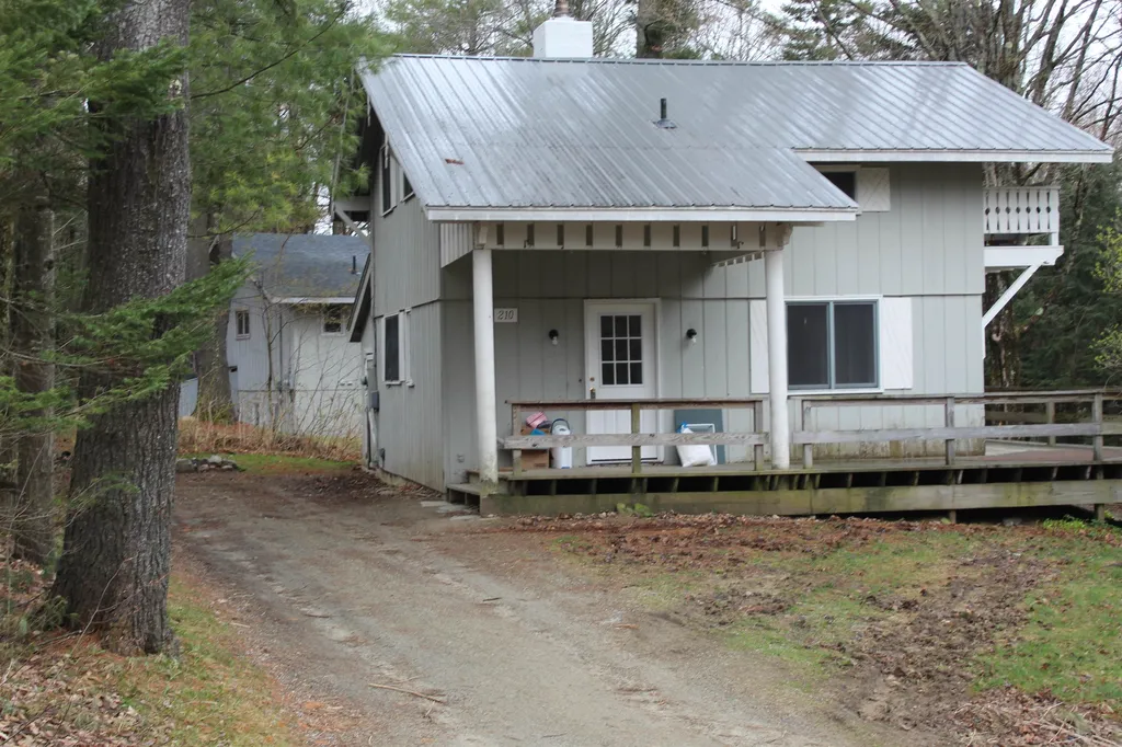 208-210 Magic Circle Londonderry VT 05148