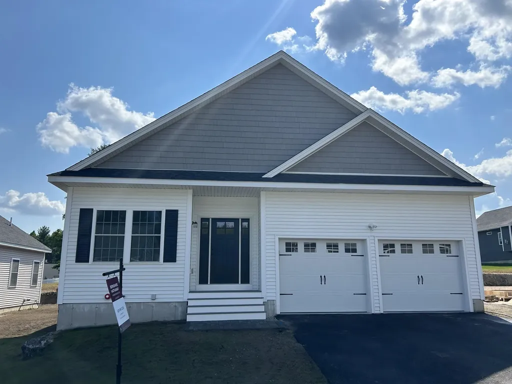 5 Venus Way Pelham NH 03076