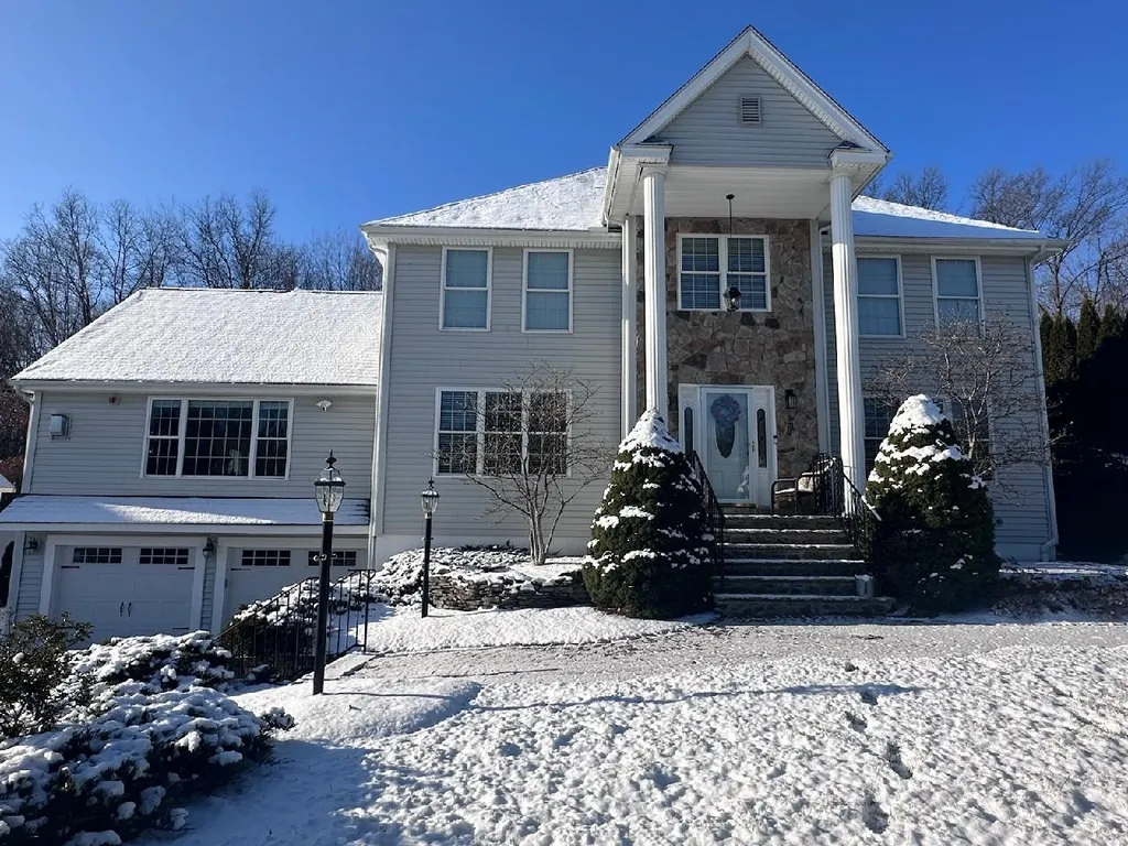 7 Carriage Chase Lane Atkinson NH 03811