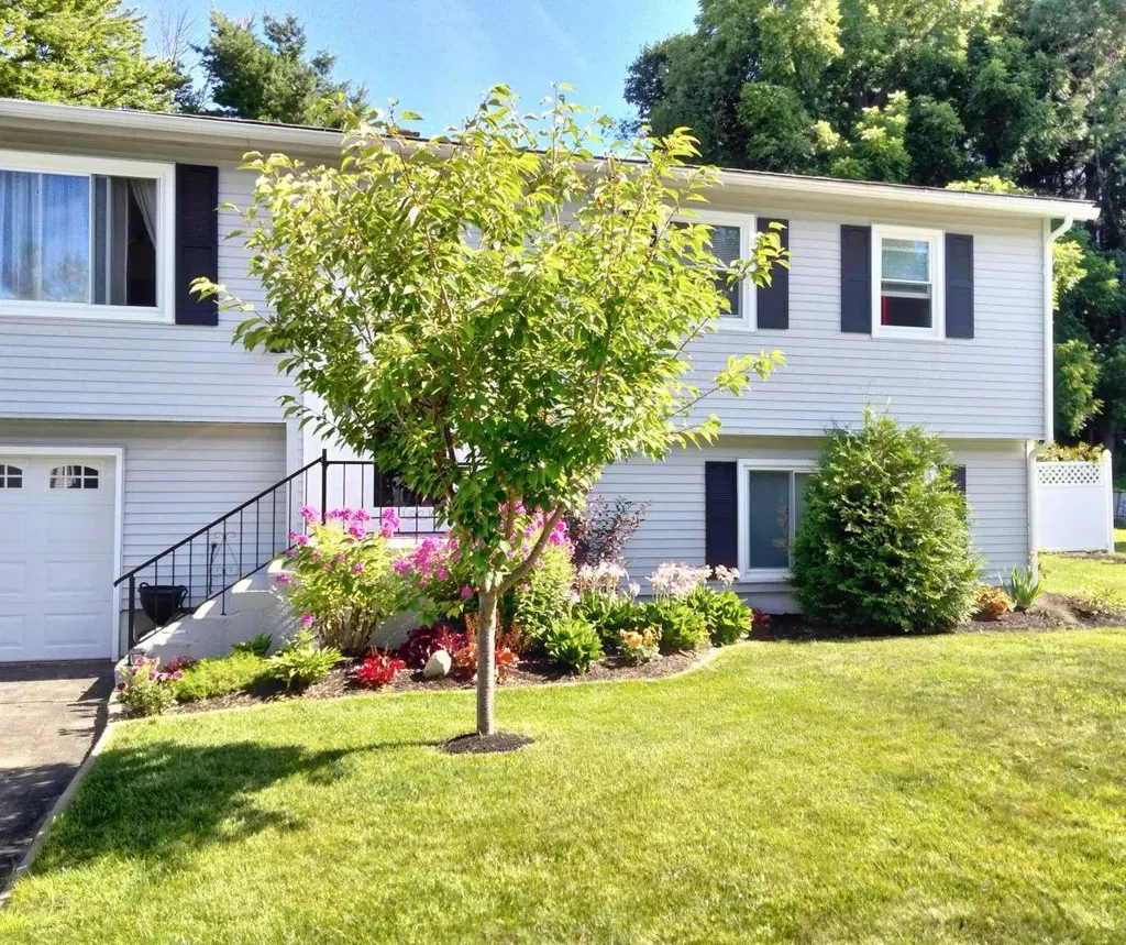 16 Bullard Drive Hooksett NH 03106
