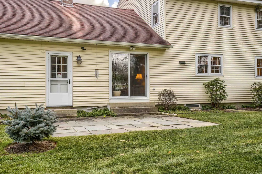 5 Deerhaven Drive Nashua NH 03064