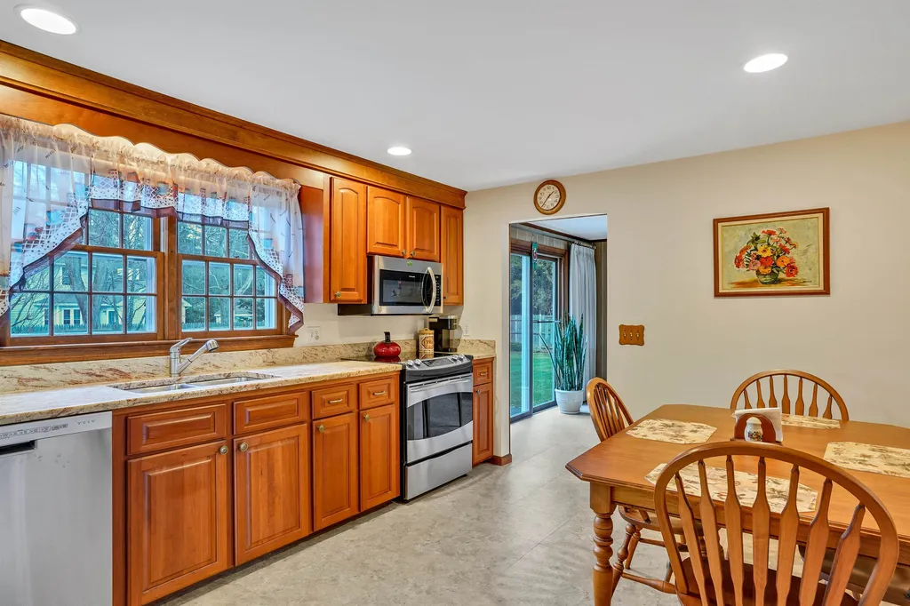5 Deerhaven Drive Nashua NH 03064