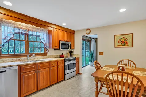5 Deerhaven Drive Nashua NH 03064
