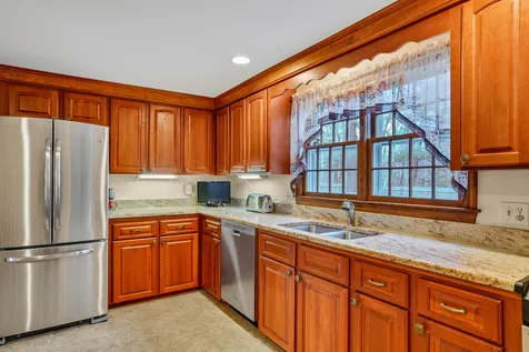 5 Deerhaven Drive Nashua NH 03064