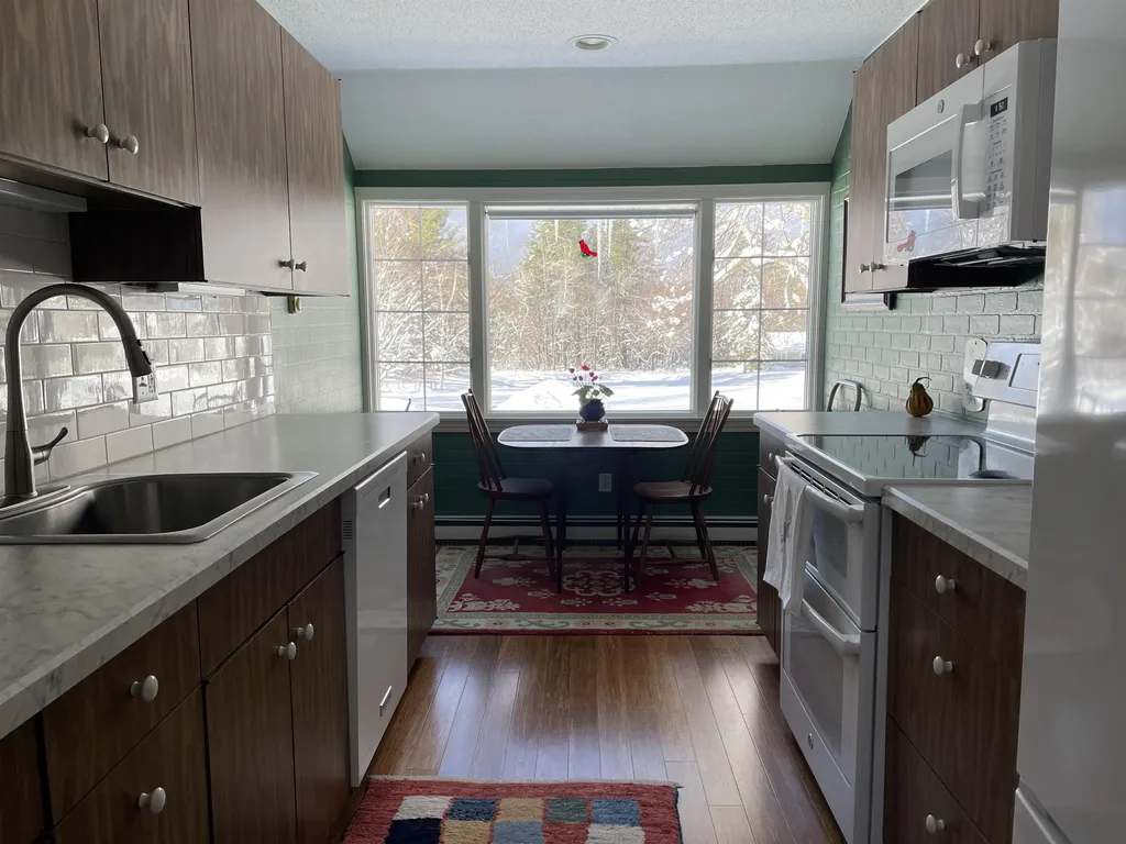 53 Hilltop Place New London NH 03257