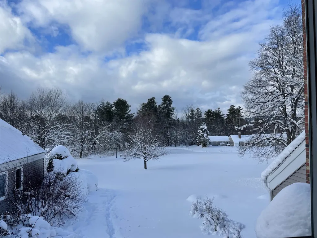 53 Hilltop Place New London NH 03257
