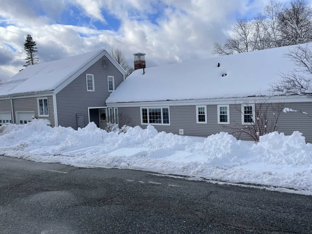 53 Hilltop Place New London NH 03257