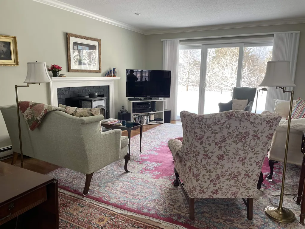 53 Hilltop Place New London NH 03257