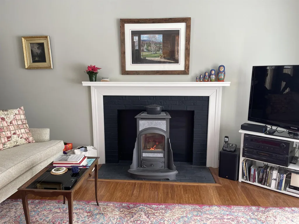 53 Hilltop Place New London NH 03257