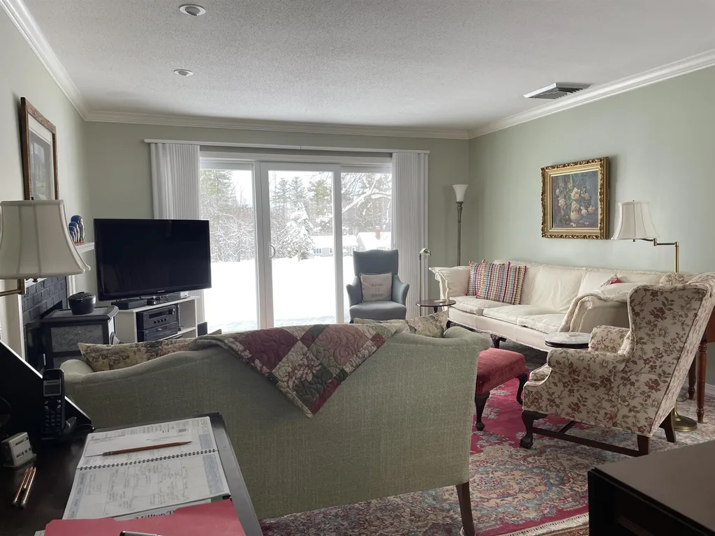 53 Hilltop Place New London NH 03257