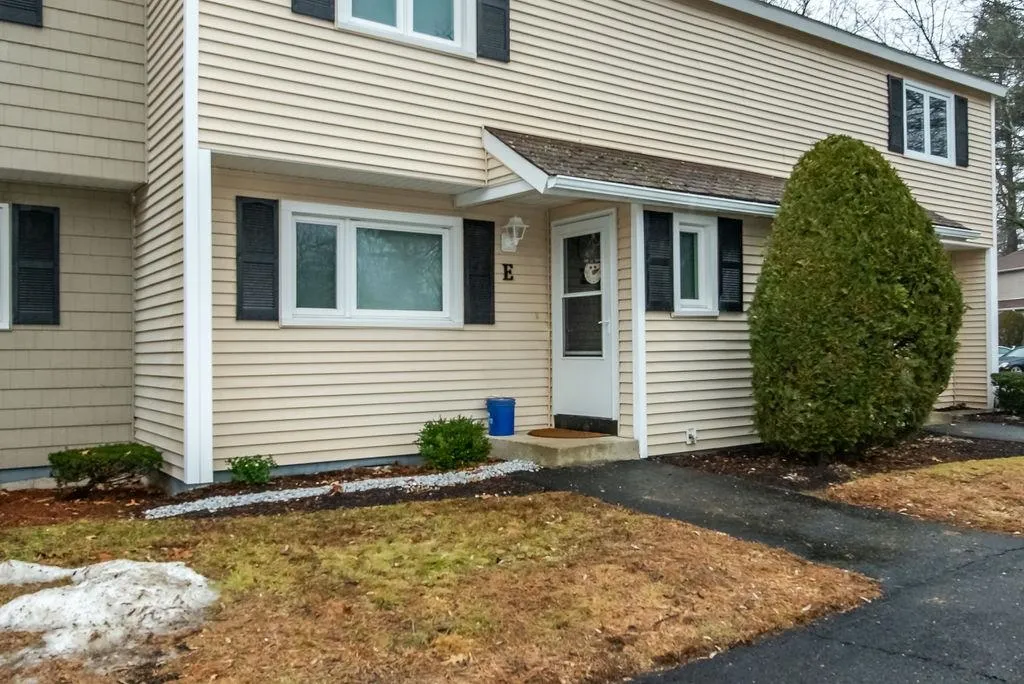 8 Cedarbrook Avenue Rochester NH 03867