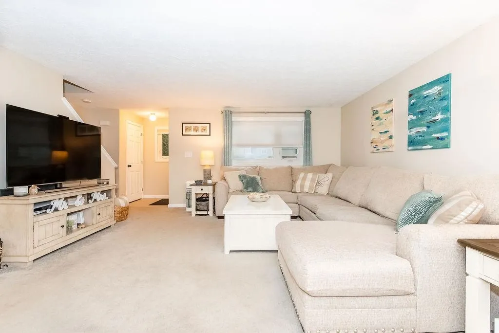 8 Cedarbrook Avenue Rochester NH 03867