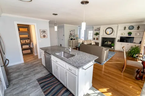 6 Cardinal Court Merrimack NH 03054
