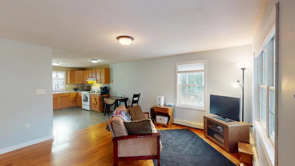 49 Washington Circle Hillsborough NH 03244