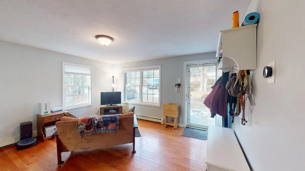 49 Washington Circle Hillsborough NH 03244