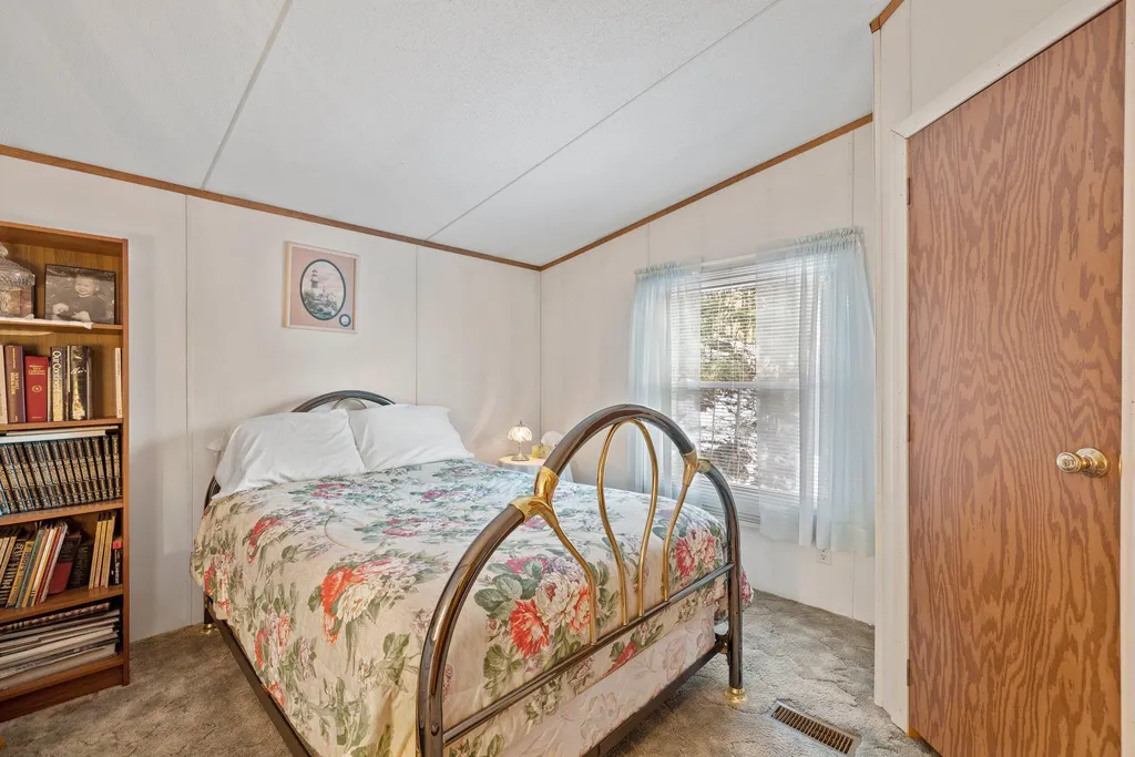 14 Peggy Drive Belmont NH 03220