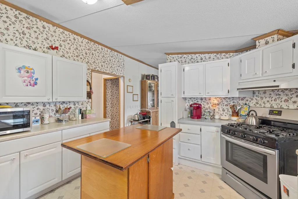 14 Peggy Drive Belmont NH 03220