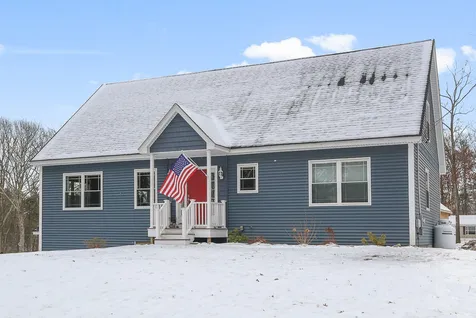 9 Gulliver Avenue Salem NH 03079