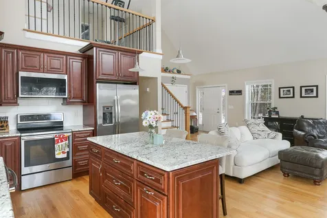 9 Gulliver Avenue Salem NH 03079