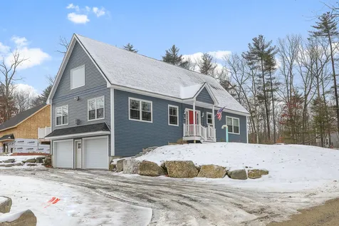 9 Gulliver Avenue Salem NH 03079