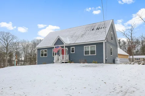 9 Gulliver Avenue Salem NH 03079