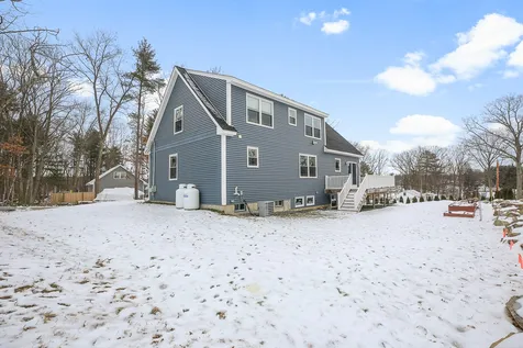 9 Gulliver Avenue Salem NH 03079