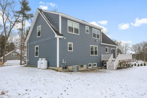 9 Gulliver Avenue Salem NH 03079