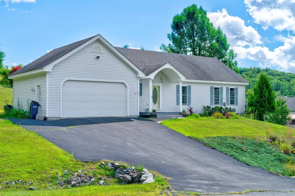 79 Ozzy Lane Hartford VT 05001