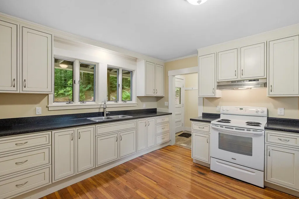 18 Alpine Court Sunapee NH 03782