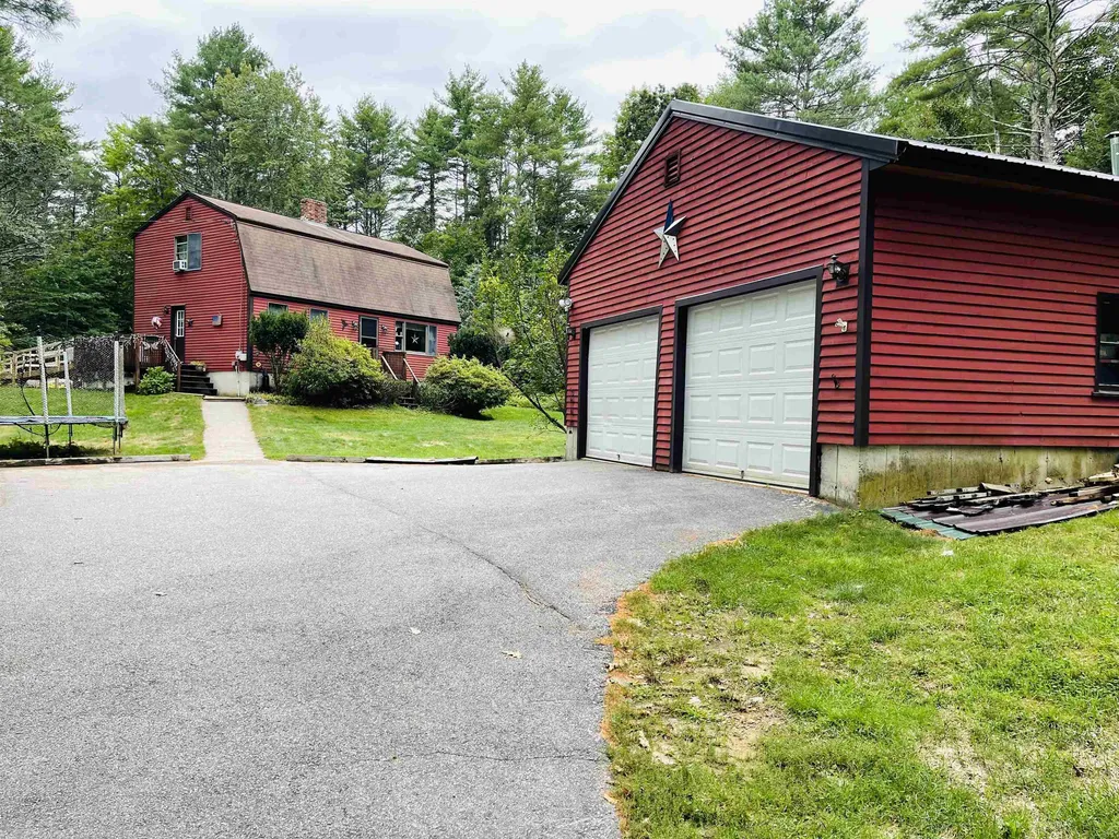 539 Scruton Pond Road Barrington NH 03825