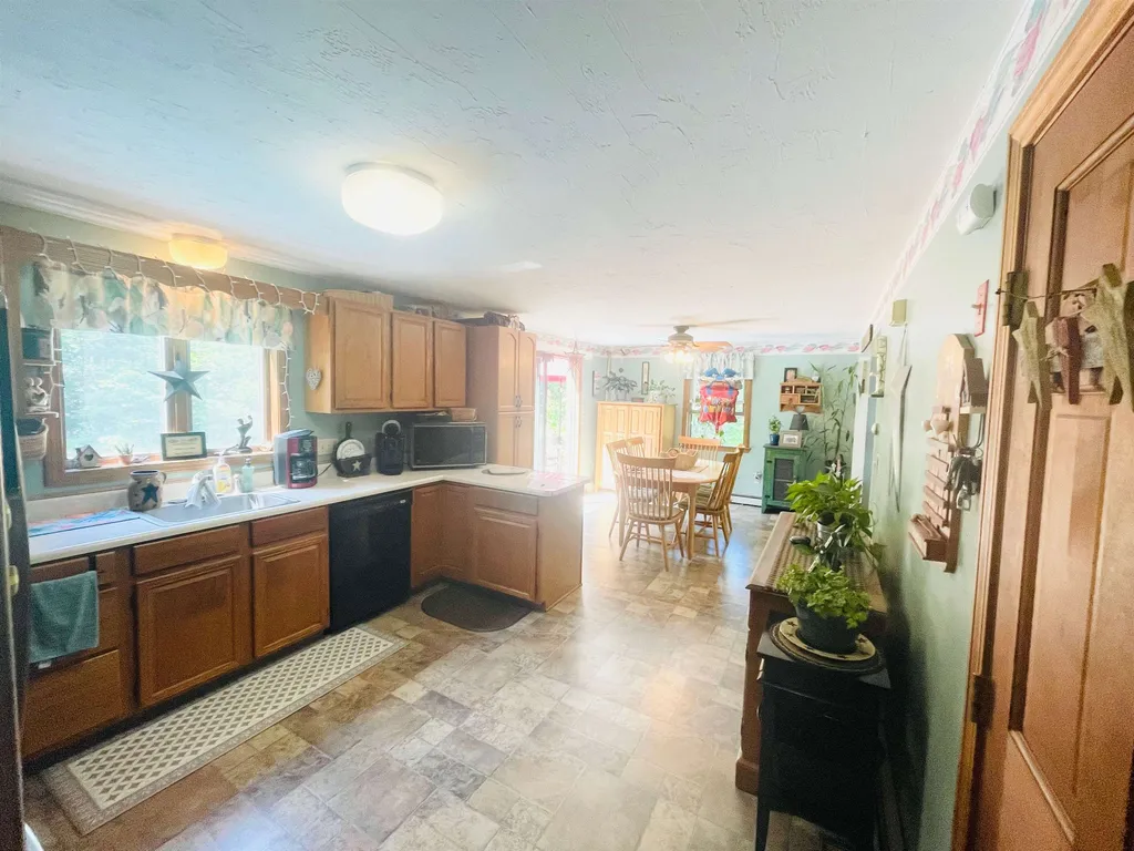 539 Scruton Pond Road Barrington NH 03825