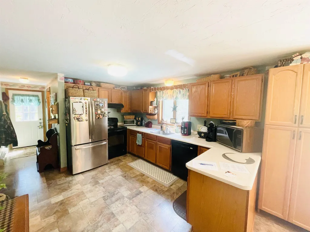539 Scruton Pond Road Barrington NH 03825