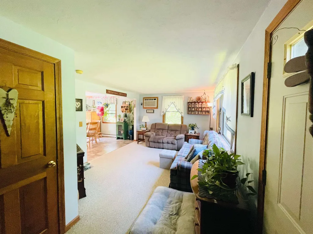 539 Scruton Pond Road Barrington NH 03825