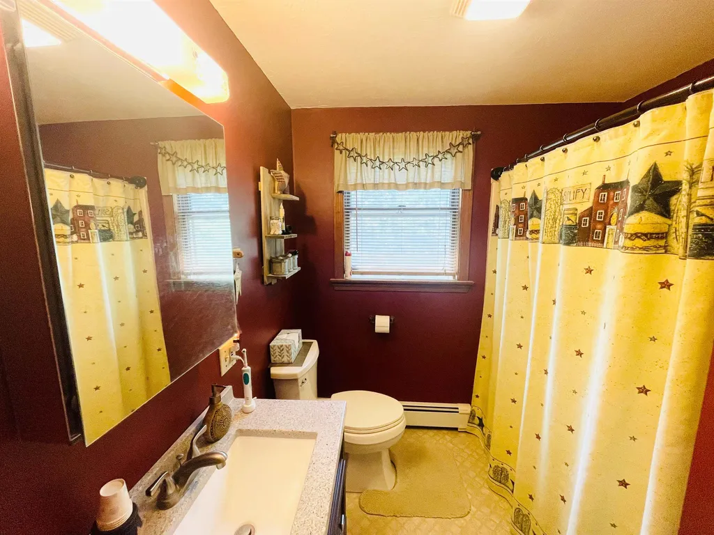 539 Scruton Pond Road Barrington NH 03825