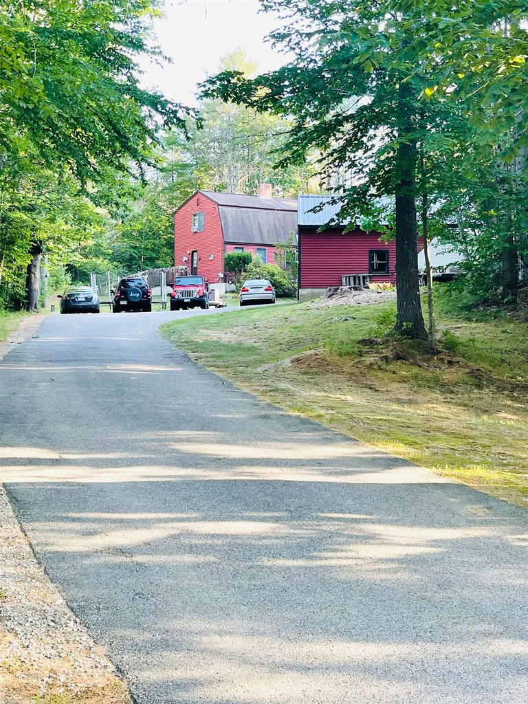 539 Scruton Pond Road Barrington NH 03825