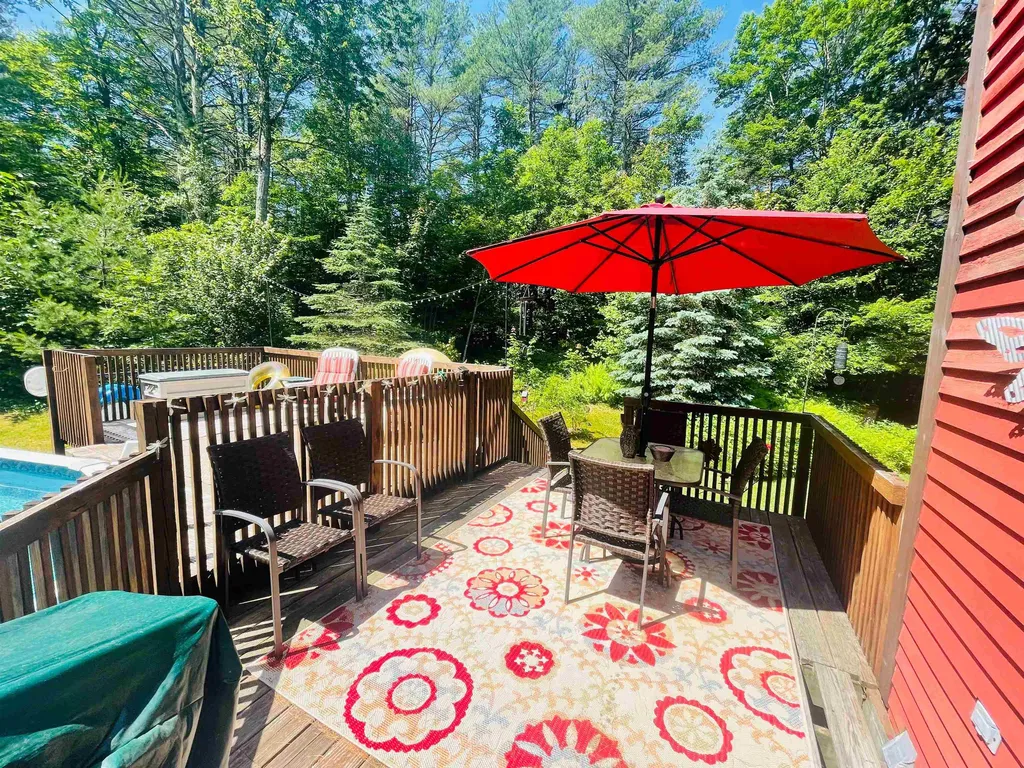 539 Scruton Pond Road Barrington NH 03825
