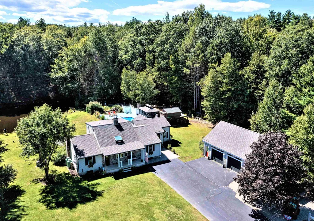 14 Deer Run Circle Kingston NH 03848
