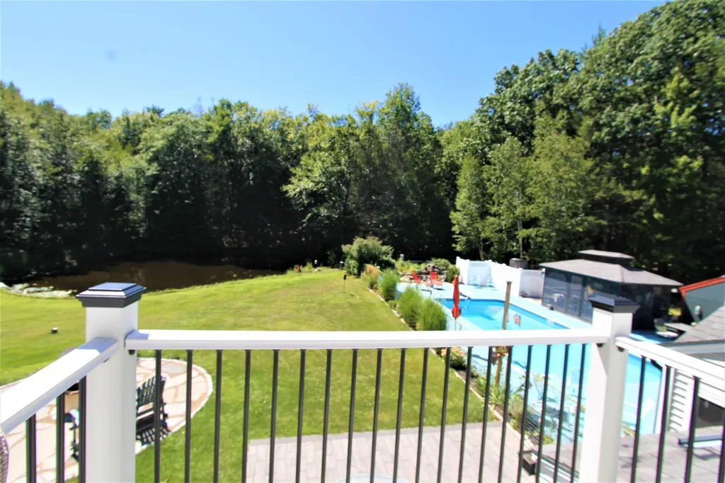 14 Deer Run Circle Kingston NH 03848