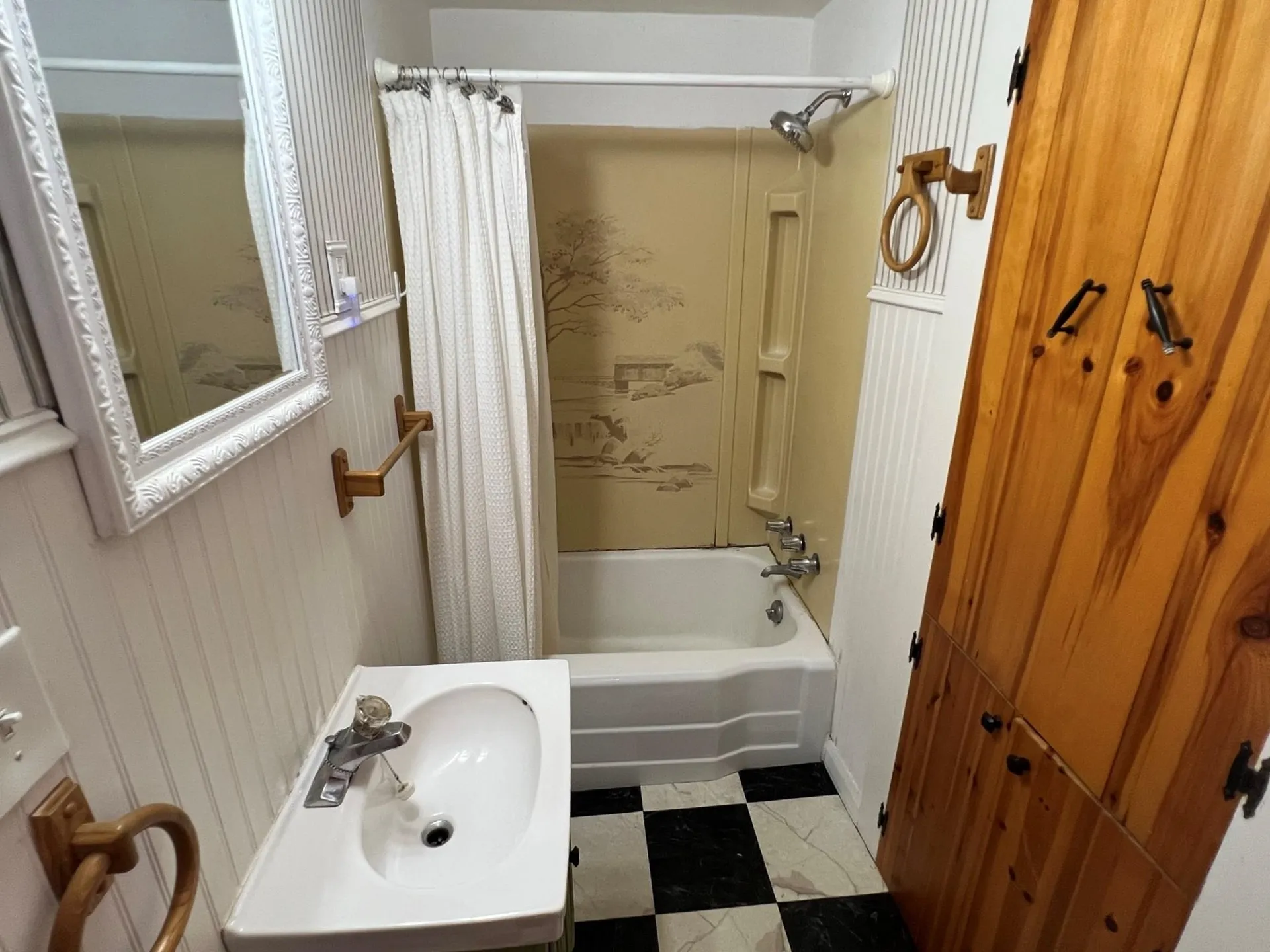 18 Hanover Street Claremont NH 03743