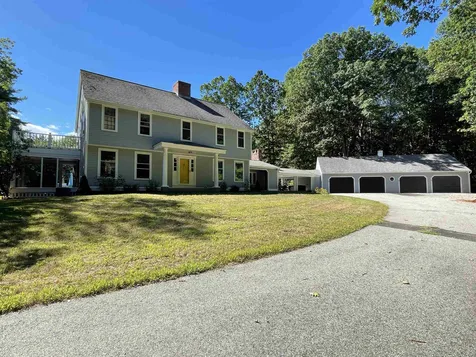 22 Wilcombs Way Chester NH 03036