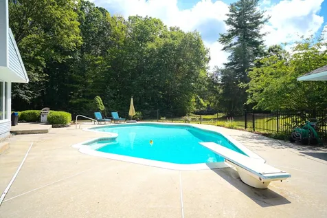 22 Wilcombs Way Chester NH 03036