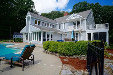 22 Wilcombs Way Chester NH 03036