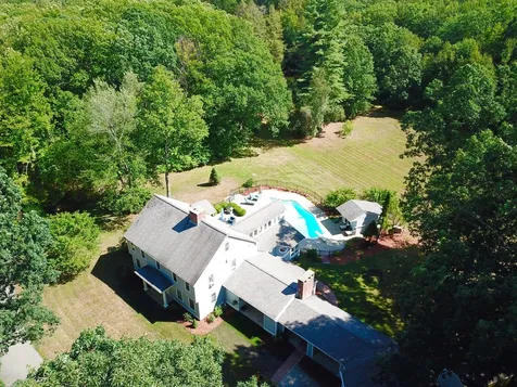 22 Wilcombs Way Chester NH 03036