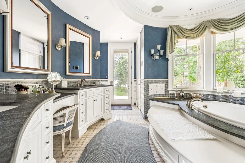 32 Wisteria Drive Dover NH 03820