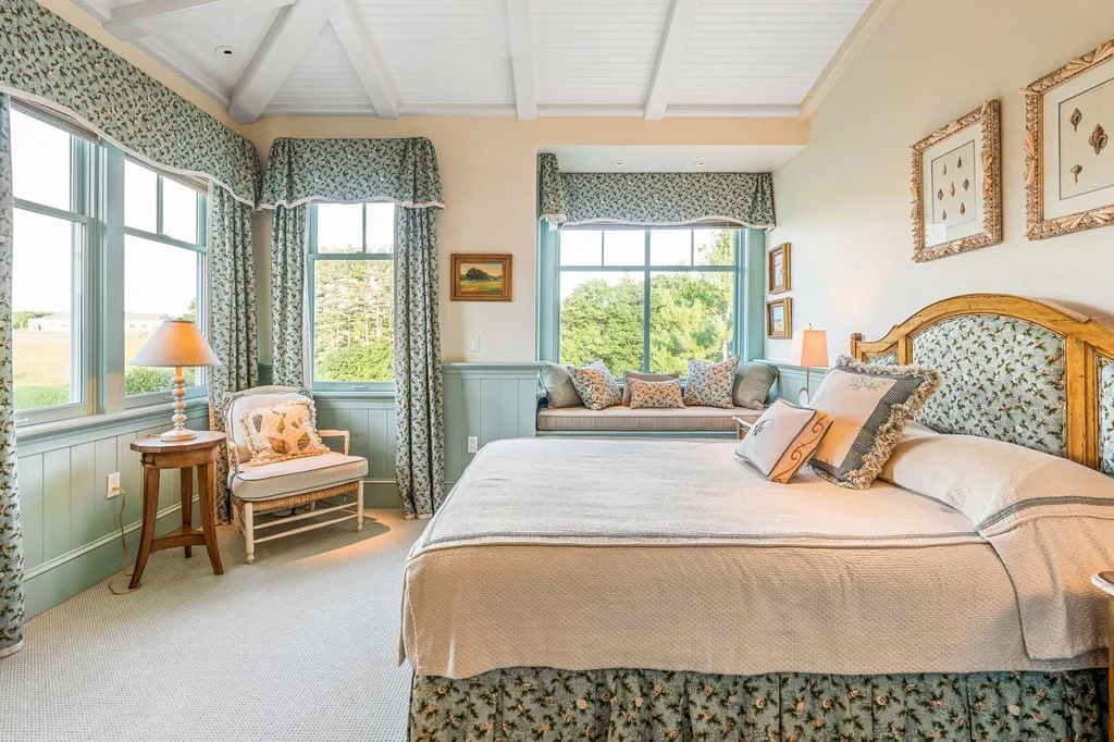 32 Wisteria Drive Dover NH 03820