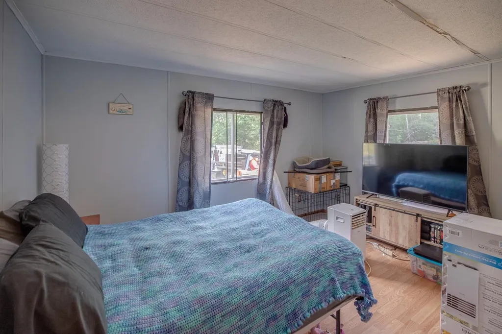 24 Robbins Nest Road Thornton NH 03285