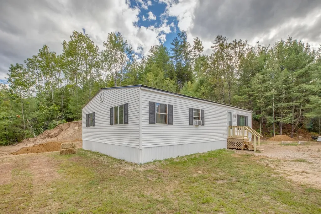 24 Robbins Nest Road Thornton NH 03285