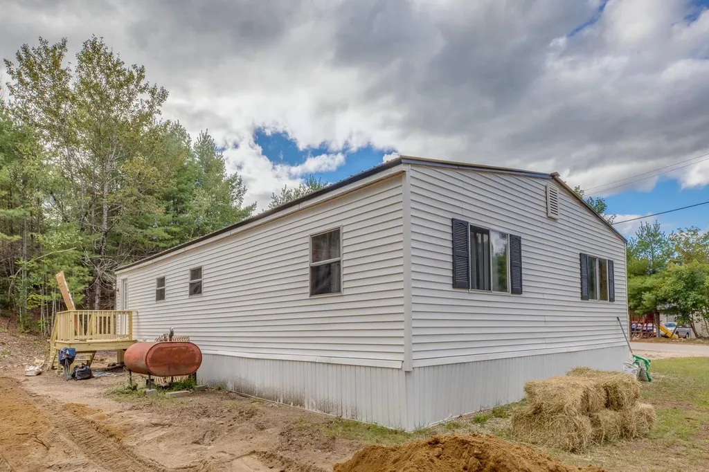 24 Robbins Nest Road Thornton NH 03285