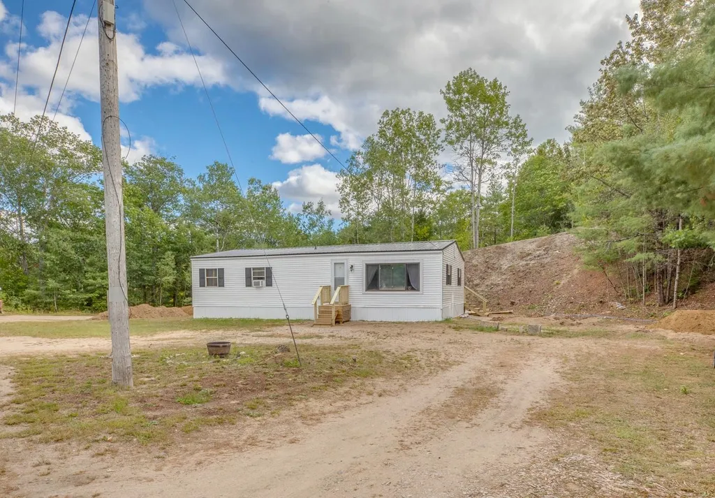 24 Robbins Nest Road Thornton NH 03285